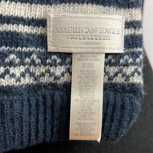 Aeo Y2K fuzzy scarf 🖤 - Picture 5 of 6